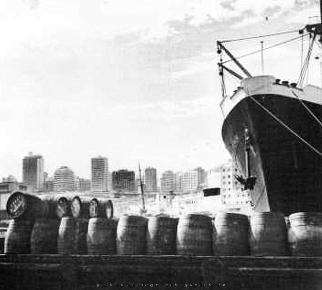 Oran- 033- travail sur les quais.jpg